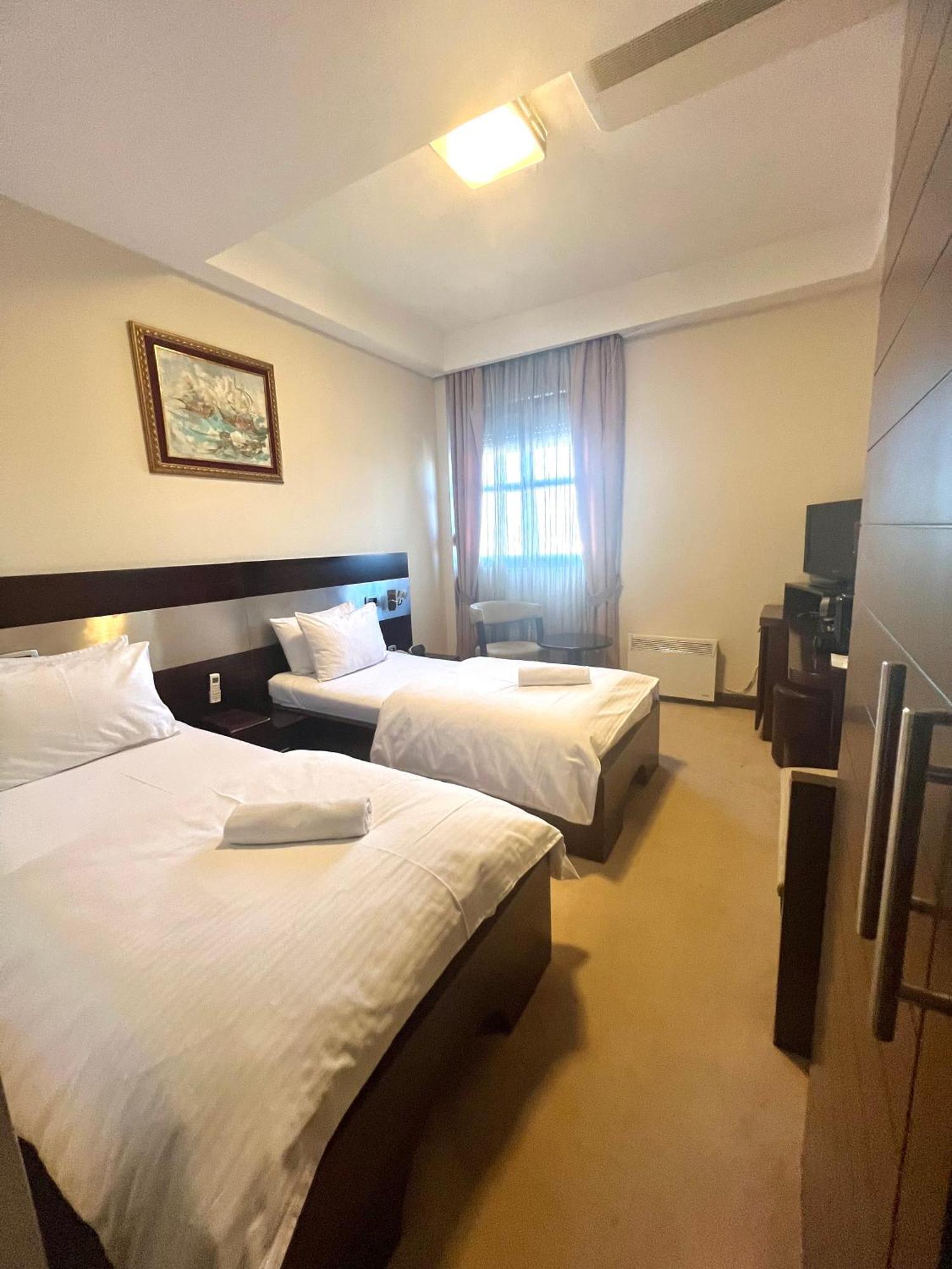 Hotel Aria Mitrovici  Luaran gambar