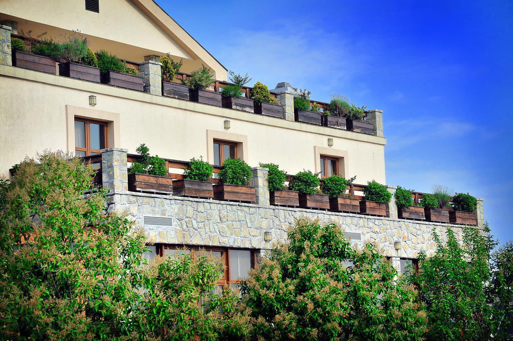 Hotel Aria Mitrovici  Luaran gambar