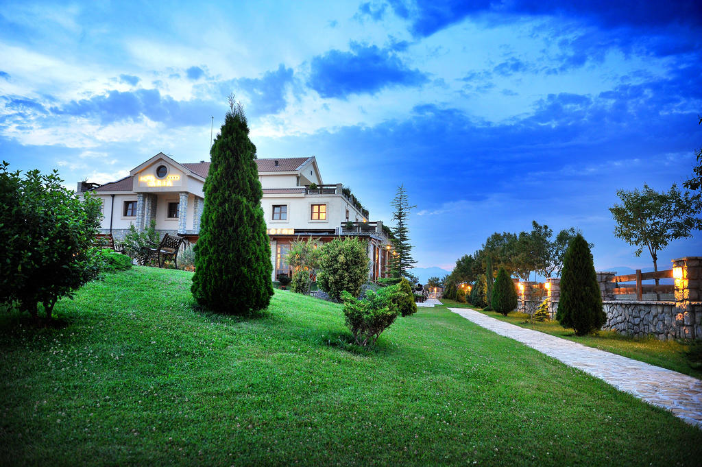 Hotel Aria Mitrovici  Luaran gambar